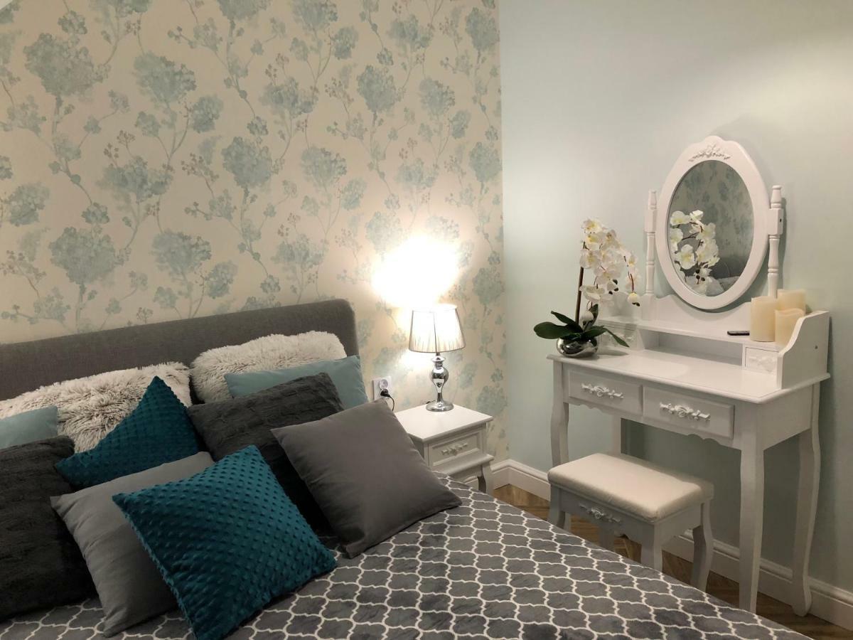 Family & Business Elegant Apartments Ul Warszawska - 2 Bedroom, Balcony, Parking Kielce Exterior foto
