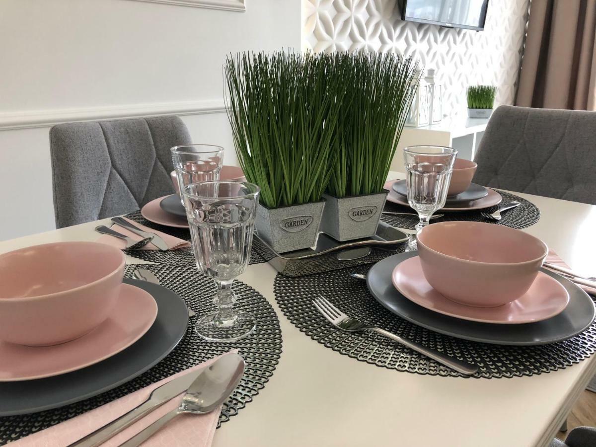 Family & Business Elegant Apartments Ul Warszawska - 2 Bedroom, Balcony, Parking Kielce Exterior foto